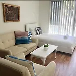 Bright 1 Bedroom Apartment 5Km To Surfers Paradise